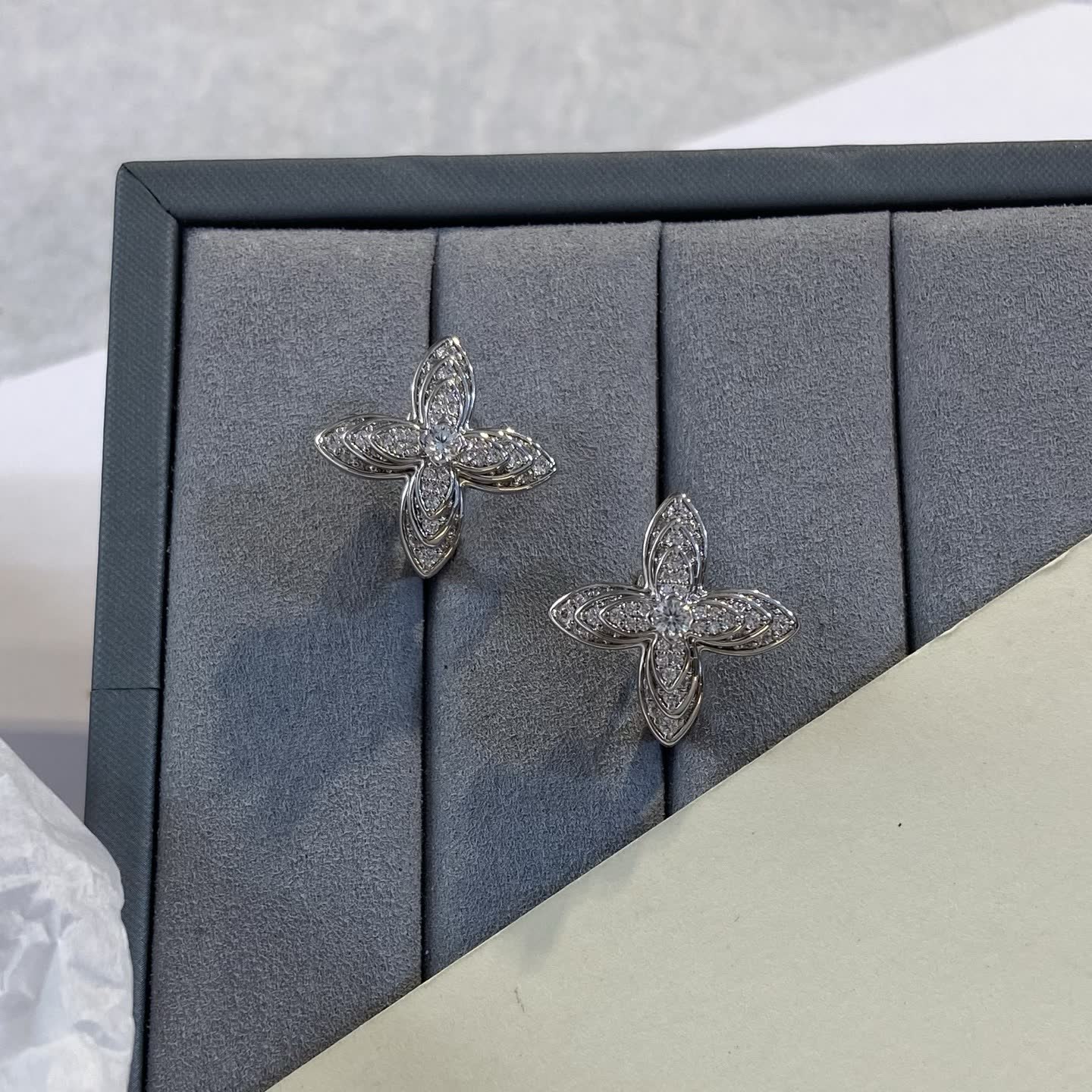Louis Vuitton Silver Flower Stud Earrings-LE0813 Louis Vuitton Silver Flower Stud Earrings-LE0813